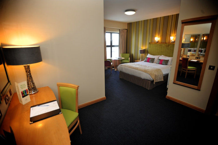 Maldron Hotel Derry Buitenkant foto